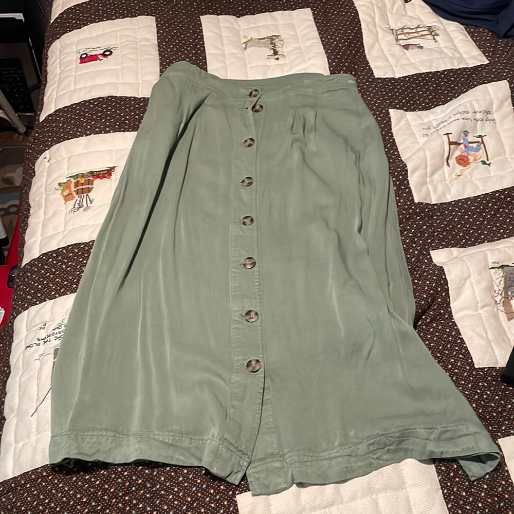 Size medium skirt, very comfy, like new.